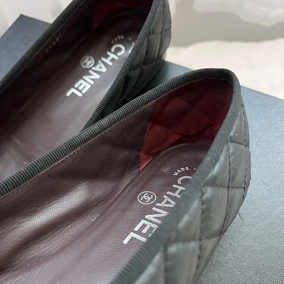 Auth Chanel Black Classic Quilted CC Logo Ballerina Flats - Size 37.5
